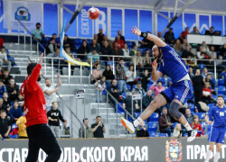 Мужская битва в женский день: гандболисты «Виктора» и «Невы» сыграют перенесенный матч 8 марта