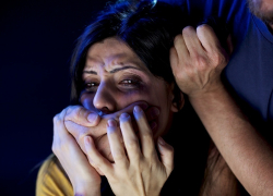 Мужчина в парке Ставрополя жестоко избил девушку перед изнасилованием, - следственный комитет