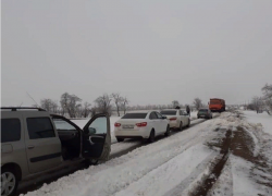 Движению на дорогах Ставрополья местами все еще препятствует снег