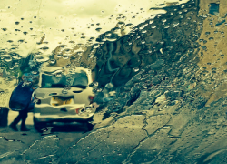 У женщины в Кисловодске угнали машину прямо с автомойки 