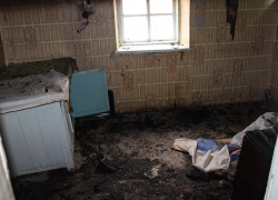 На Ставрополье пожарные помогали мужчине тушить его дом