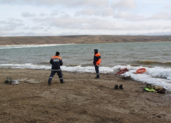 На Егорлыкском водохранилище вновь чуть не утонули рыбаки 