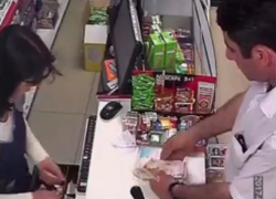 Фокус покупателя-мошенника с тысячной купюрой в Ставрополе и Ростове попал на видео