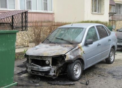 Возгорание автомобиля пенсионеров в Ставрополе попало на видео