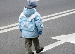 Оставленного без присмотра 4-летнего мальчика сбил автомобиль в Ставрополе 