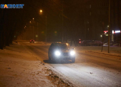 Буйная пятигорчанка разбила окно таксисту из-за отказа везти ее по адресу