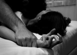 Мужчина на Ставрополье обрил и изнасиловал девушку