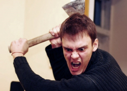 За угрозы зарубить полицейского топором ставрополец почти на год лишился свободы 