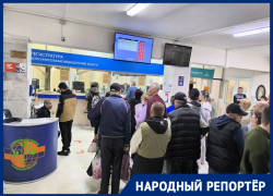 Гигантская очередь из пациентов собралась в краевой больнице Ставрополя