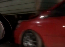 «Паровозик» из нескольких грузовиков и легковушек образовался в Невинномысске