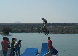 В Пятигорске прошли соревнования по прыжкам в воду на велосипеде