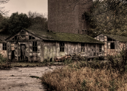 На Ставрополье мужчина познакомился в соцсетях с несовершеннолетней и трижды ее изнасиловал