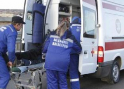 Неловкий отец перевернул квадроцикл с тремя маленькими детьми во время поездки по лесу в Пятигорске