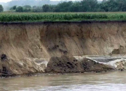 Тело упавшей с обрыва женщины подняли спасатели в Ставропольском крае 