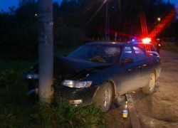 В Невинномысске подросток врезался на иномарке в столб