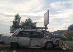 Белая «семерка» сильно пострадала в ДТП на светофоре недалеко от Ставрополя 