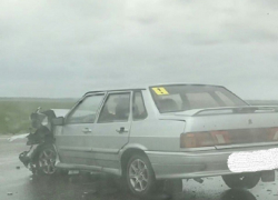  Иномарка вылетела в поле после столкновения с "пятнадцатой" на ставропольской трассе