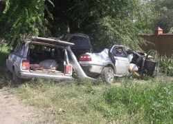 Пять человек разбились насмерть в страшном столкновении Nissan и «четверки» на Ставрополье