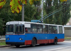 Ставропольский троллейбус заехал под асфальт