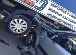 Грузовая "Газель" переехала не уступившую ей дорогу "Судзуки" в Ставрополе