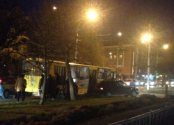 Троллейбус и легковушка столкнулись в Ставрополе