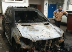 «Мерседес» внезапно загорелся в Пятигорске