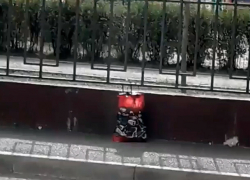 Неопознанный пакет у забора детсада переполошил экстренные службы Ставрополя