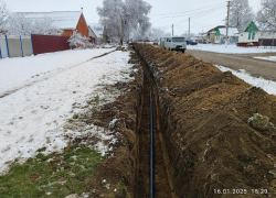 В селе Безопасное обновляют свыше 1,6 км старого уличного водопровода