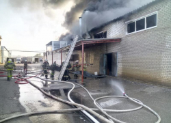 В Буденновске загорелось предприятие по производству матрасов «Меридиан»