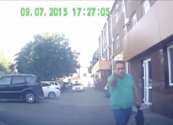 Водители в Ставрополе устроили разборку, не поделив проезд на парковке