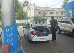 На АЗС в Пятигорске разрешили заправку в канистры сверх нормы: начата проверка