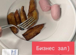 Два кусочека колбаски за 15 тысяч: люди шокированы сервисом нового терминала аэропорта Ставрополя