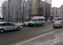В Ставрополе маршрутка сбила подростка: девушку увезли в больницу