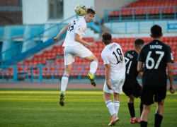 «Красно-синяя армия» уходит в отрыв: подводим итоги 15 футбольной недели на юге России