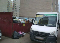 В Ставрополе маршрутка мешает вывозу мусора