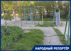 «Все сделано более 20 лет назад»: жительница Ставрополя возмущена состоянием детской площадки