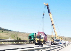 Авария с фурой затруднила движение на трассе «Ставрополь – Невинномысск» 