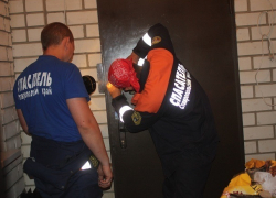 Тело 53-летней женщины нашли за выломанной дверью на Ставрополье