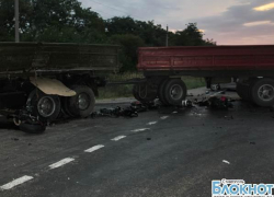 На Ставрополье грузовик столкнулся с мотоциклом: двое погибших