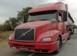 На Ставрополье потушили горящий грузовик с мазутом 