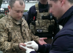 Мать и ее сын-военнослужащий помогли поступить знакомому в институт за 270 тысяч рублей на Ставрополье