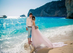 Молодожены из Пятигорска заплатили 42 тысячи рублей за долги друзей, чтобы отправиться на Эгейское море