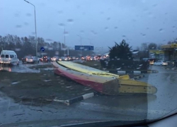 Из-за штормового ветра в Ставрополе "упали цены на топливо" 