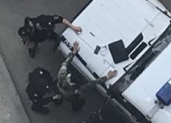 Мужчина с автоматом Калашникова бегал от полицейских по этажам жилого дома в Ставрополе 