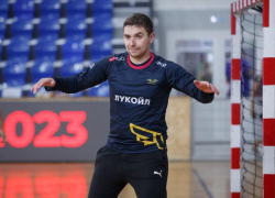 Сотня сейвов рядом: вратарь ставропольского «Виктора» совершил уже 92 гандбольных спасения