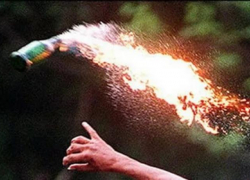 "Коктейль Молотова" бросили в пассажирский автобус из Ставрополя  двое бандитов в Москве