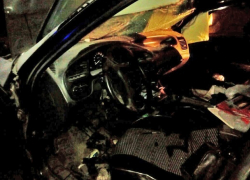 Пожарным пришлось вырезать попавшего в ДТП водителя из смятого авто на Ставрополье