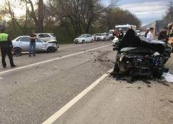 Тройное ДТП на трассе "Кавказ" устроил спешивший водитель "Приоры" в Ставропольском крае