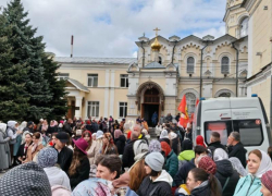 Толпы людей прошли пасхальный крестный ход в Ставрополе: видео