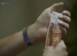 Кому на Ставрополье платят больше 100 тысяч рублей в месяц